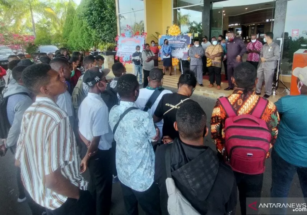Puluhan Peserta Tak Lolos Tes Bintara Polri Mengadu ke DPRD Papua Barat