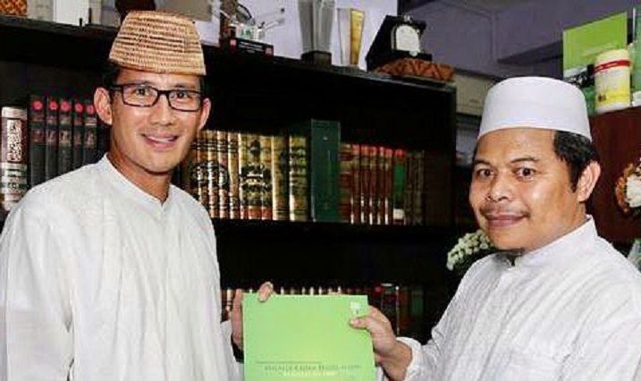 Kebersamaan Menparekraf Sandiaga Uno bersama Ketua Baznas DKI Jakarta, KH. Ahmad Lutfi Fathullah.