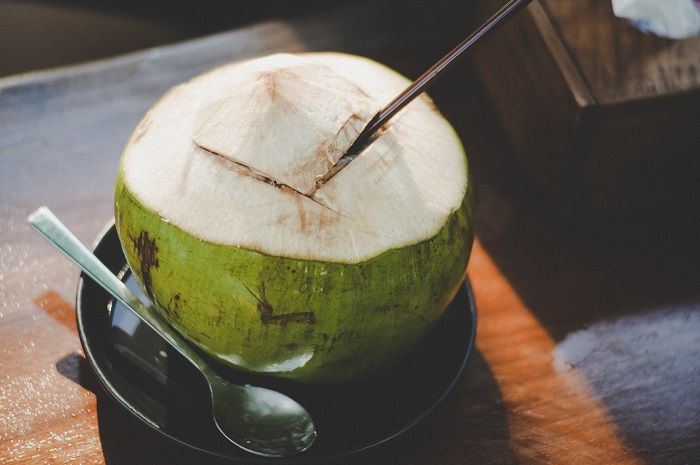 Belum ada bukti ilmiah bahwa air kelapa mampu berfungsi sebagai obat, apalagi obat Covid-19.