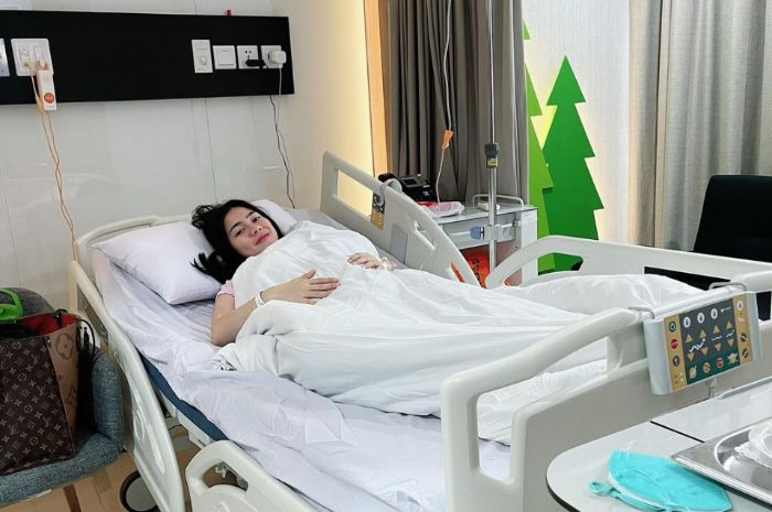 Felicya Aglista , istri Caesar  Hito, mengabarkan kondisinya usai dilarikan ke rumah sakit karena pendarahan saat hamil 5 bulan.