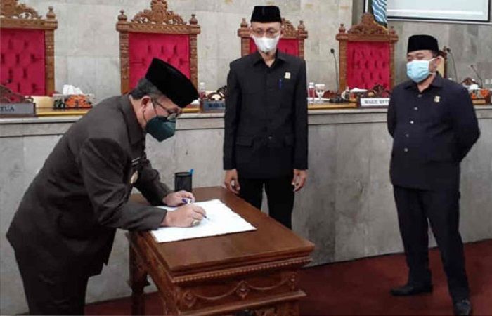 Dewan Perwakilan Rakyat Daerah (DPRD) dan Pemerintah Kabupaten Cirebon, Jawa Barat, mengesahkan Peraturan Daerah (Perda) Ketertiban Umum (Tibum)./dok.istimewa