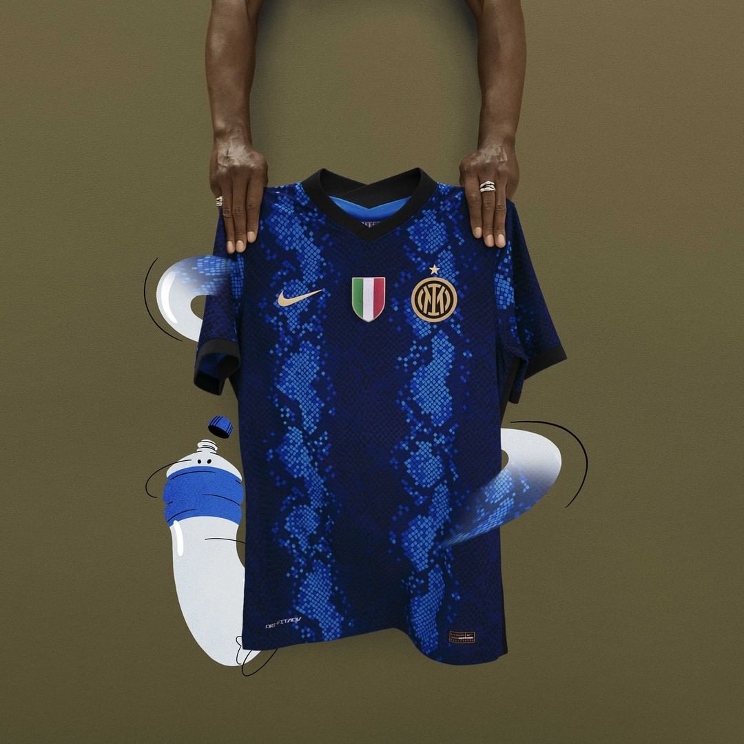 Foto jersey kandang Inter yang tidak ada warna tradisional hitam