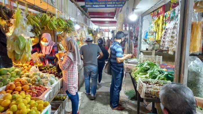 Pada masa rekasasi PPKM Darurat, seluruh pasar tradisional yang jual kebutuhan pokok sehari-hari diizinkan dibuka hingga pukul 20.00  dengan kapasitas 50 persen.