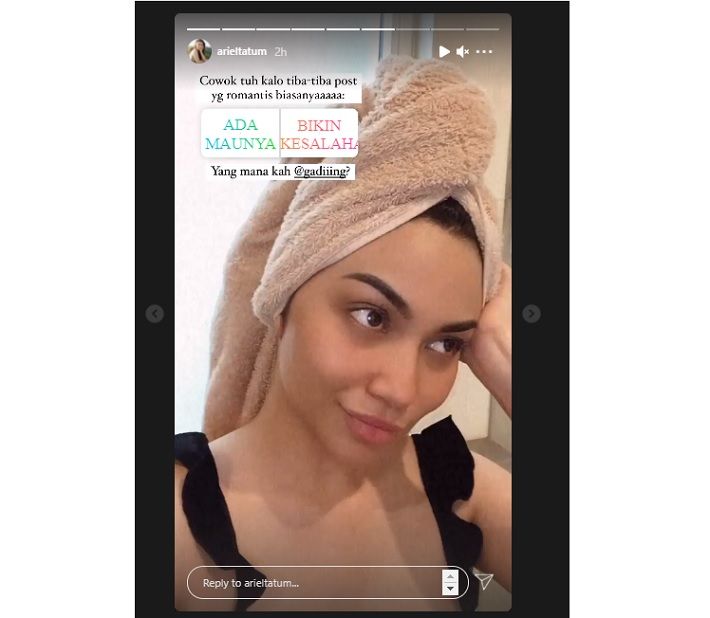 Instagram Story Ariel Tatum yang memberikan pilihan pada Gading Marten