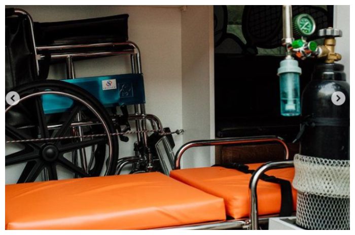 Mobil Omesh yang disulap jadi ambulan Covid-19 pun dilengkapi fasilitas alat-alat kesehatan.