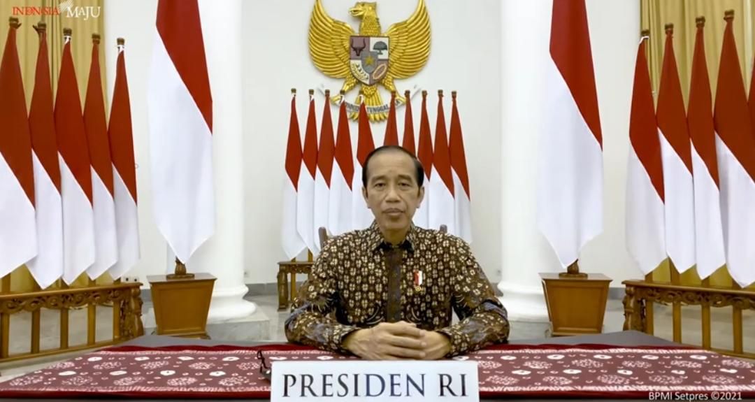 Presiden Jokowi izinkan makan di tempat maksimal 30 menit saat PPKM Dibuka bertahap pada 26 Juli 2021.