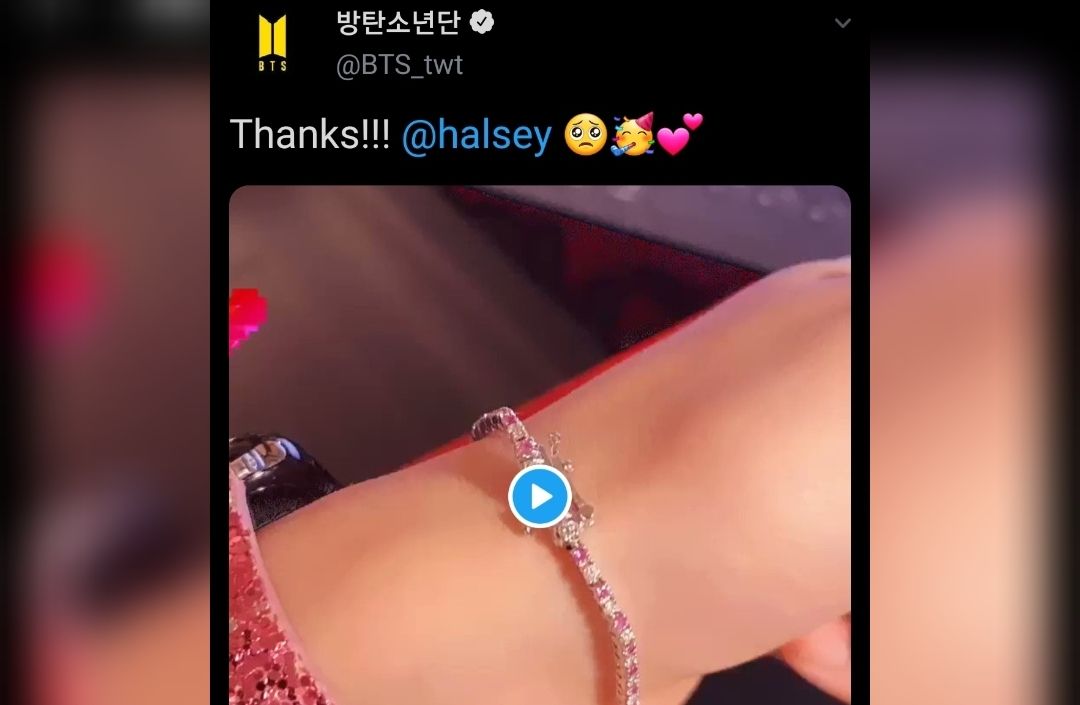Hadiah gelang persahabatan dari Halsey untuk BTS