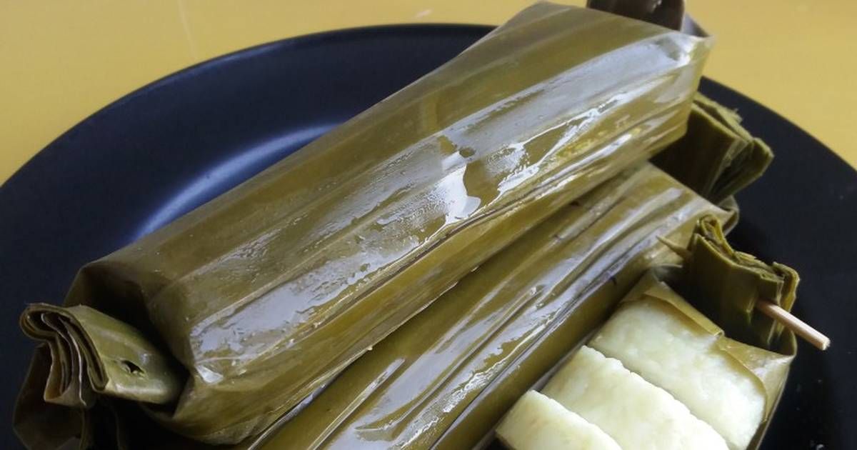 Resep lontong daun pisang kukus praktis, dijamin enak dan wangi.
