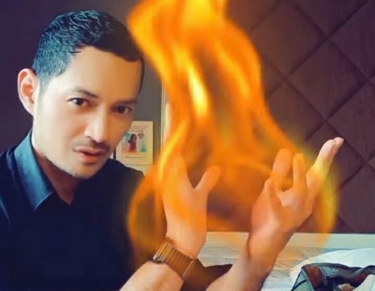 Video Evan Sanders saat bermain api menggunakan efek yang di posting di Instagram miliknya