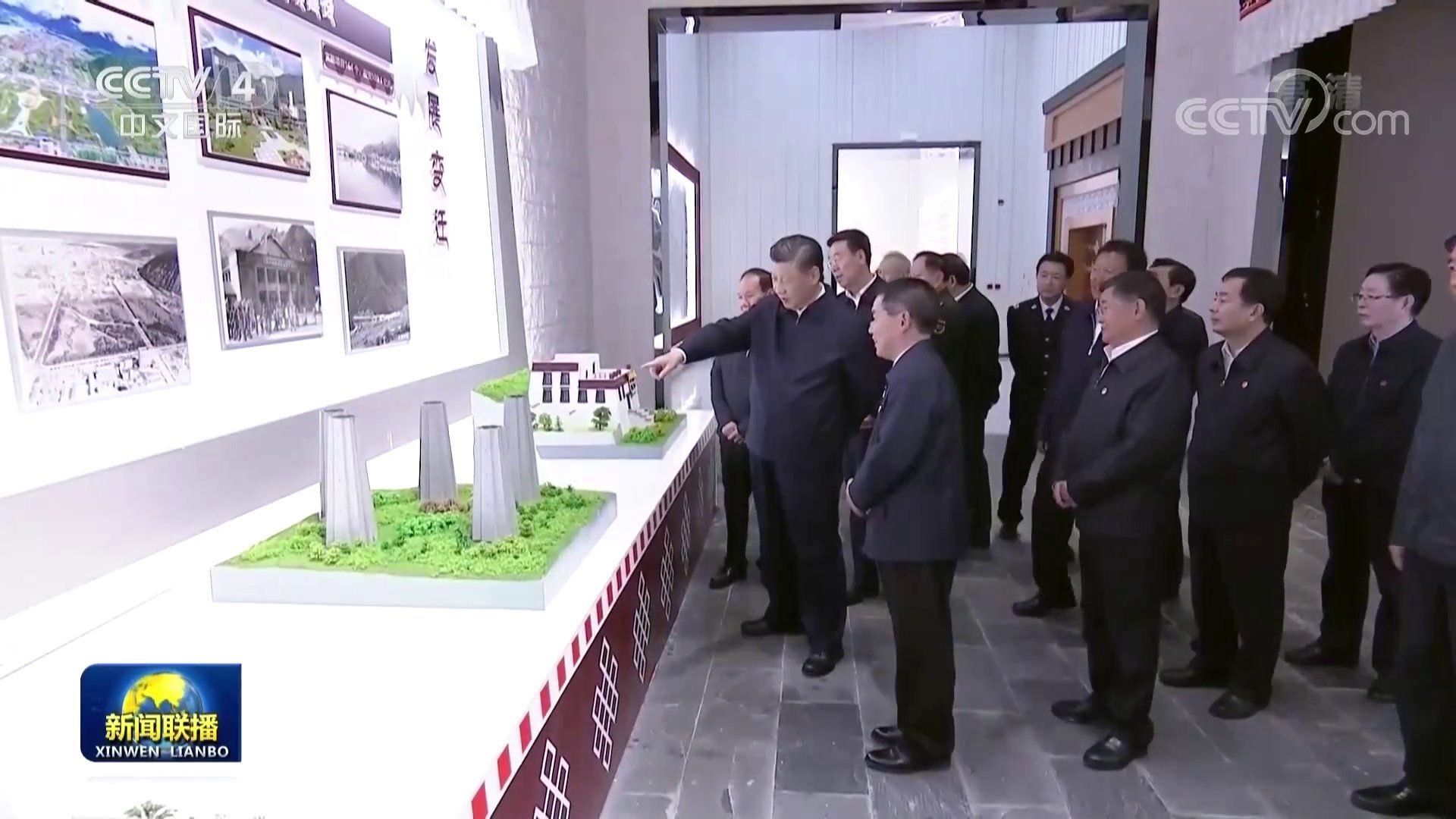 Xi Jinping di pusat perencanaan kota Nyingchi, 21 Juli 2021.