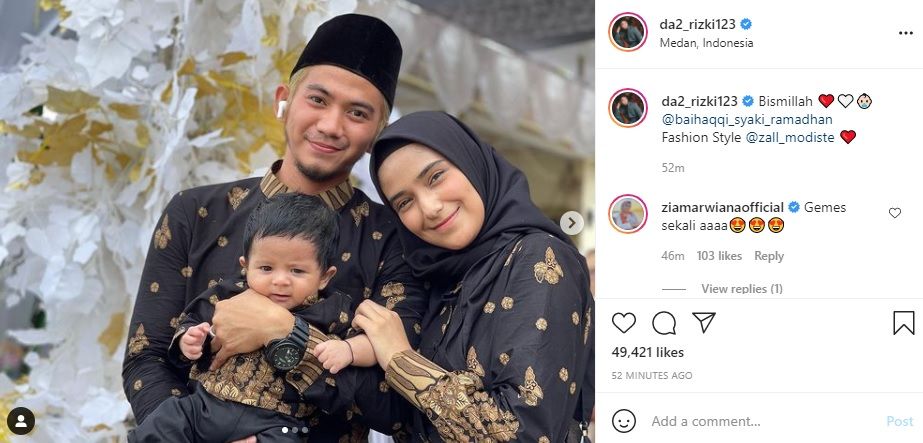 Netizen dan sejumlah rekan artis ramai-ramai memuji foto Rizki DA bersama Nadya Mustika Rahayu dan sang anak, Baihaqqi Syaki Ramadhan.*