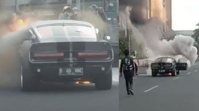 Mustang Eleanor B 60 NNE Terbakar di Depan Mall Pondok Indah, Sebabkan Macet Parah. Punya Atta Halilintar kah?