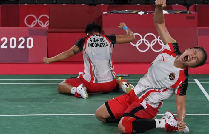 Greysia Pollii dan Apriyani Rahayu lolos ke babak semifinal Olimpiade Tokyo 2020. Simak Greysia Polii, Apriyani Rahayu dan Anthony Ginting Cetak Sejarah di Badminton Olimpiade Tokyo.