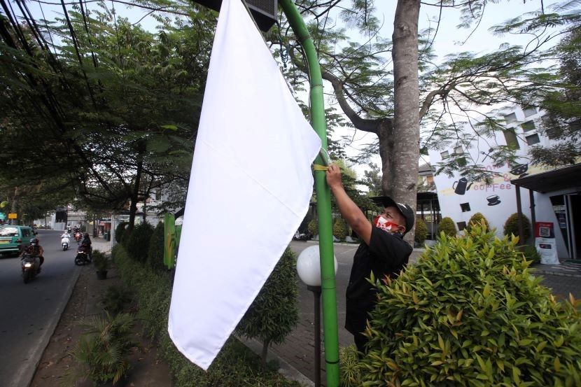Angkat bendera putih