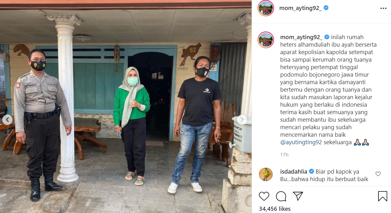 Ayah dan Ibunda Ayu Ting Ting saat menyambangi kediaman haters Ayu Ting Ting di Bojonegoro