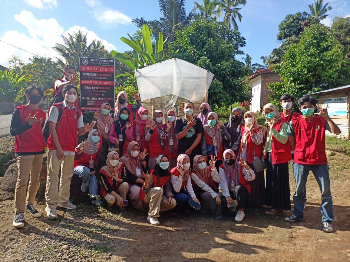 KKN Unhas Gelombang 106 wilayah Bulukumba 3 mengajak seluruh pihak untuk membantu mempromosikan UMKM Kopi Anrang.