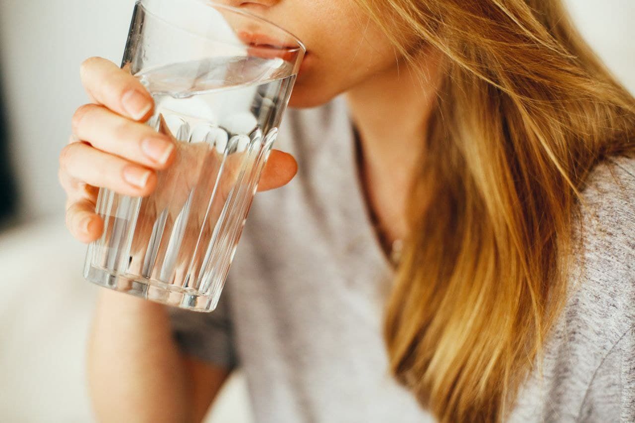 Tips Minum Air Putih yang Benar Menurut dr. Zaidul Akbar