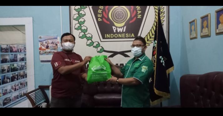 Nu Care Lazisnu Dan Pwi Majalengka Tebar Puluhan Sembako Bagi Warga Isoman Cirebon Raya