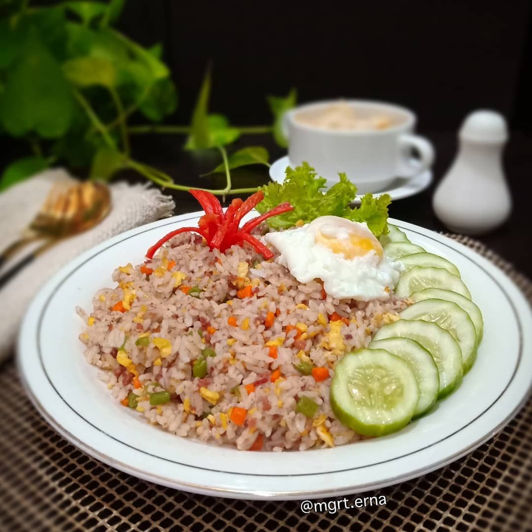 Resep mudah memasak nasi goreng kornet cocok untuk sarapan dengan bumbu meresap