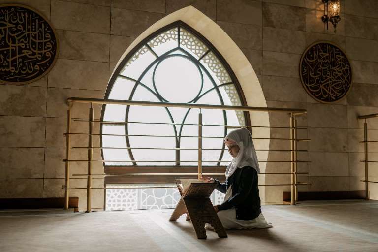 Tips agar lulus ujian menurut Ustadz Adi Hidayat adalah, rajin masjid untuk shalat, baca, dan belajar.