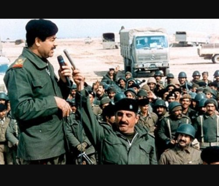 Saddam Hussein ketika memberi semangat pasukan Irak yang tengah menduduki Kuwait