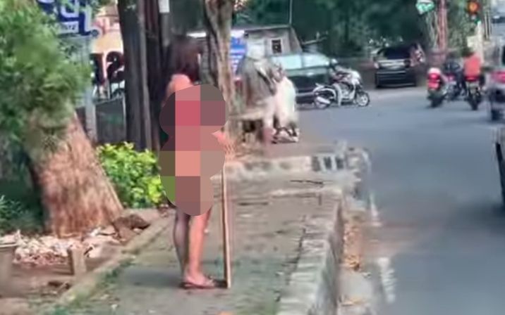 Hot, Dinar Candy Tepati Janji Pakai Bikini di Pinggir Jalan Lantaran PPKM Diperpanjang, Ini Aksinya