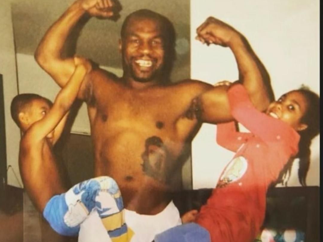 potret Mike Tyson bersama Amir Tyson dan Rayna saat masih kecil