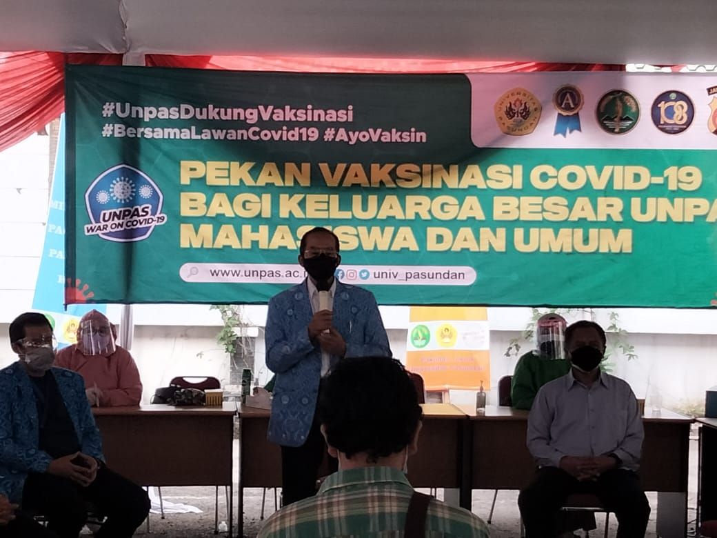 Pembukaan Pekan Vaksinasi Covid-19, yang diselenggarakan oleh Universitas Pasundan (Unpas) bersama dengan FK Unpas, Kamis, 5 Agustus 2021 di Kampus V Unpas, Jalan Sumatra No 41 Kota Bandung./Darma Legi/Galamedia