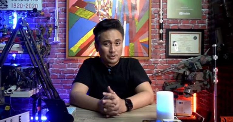 Ramal Ayu Tingting, Denny Darko Perlihatkan Kartu King of Pentacles, Denny Darko meramalkan nasib karir Ayu Ting Ting usai heboh aksi Umi Kalsum dan Abdul Rozak labrak haters di Bojonegoro, Jawa Timur