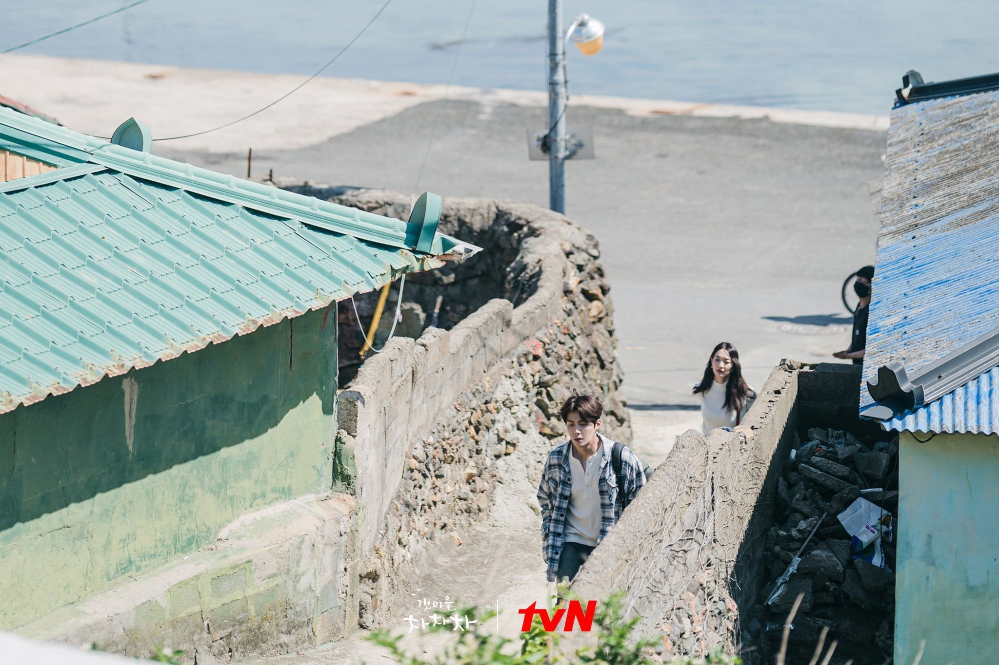 Potret Kim Seon-Ho dan Shin Min Ah di Drama Korea Terbaru Hometown Cha-Cha-Cha