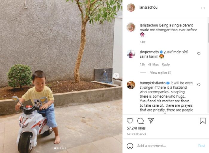 Larissa Chou dan Alvin Faiz kompak mengunggah potret dengan sang anak,  Muhammad Yusuf Alvin Ramadhan di akun Instagram masing-masing.*