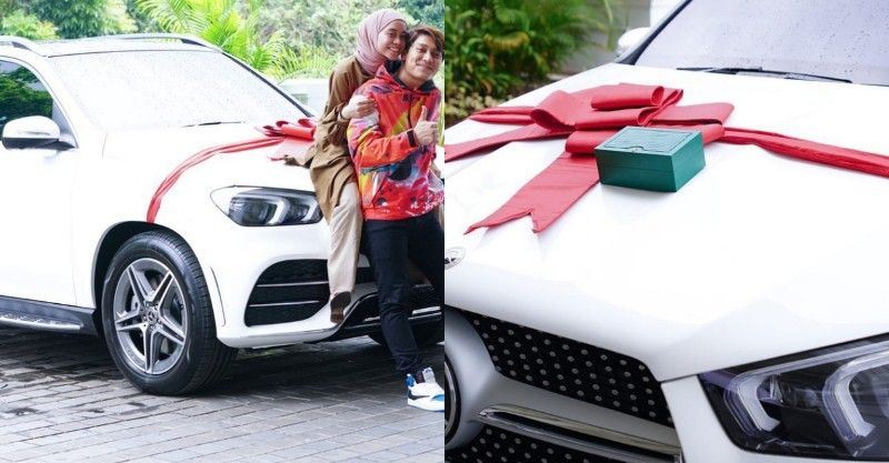 Netizen memberikan peringatan usai Rizky Billar memamerkan mobil mewah dan jam tangan berharga miliaran untuk Lesti Kejora.*
