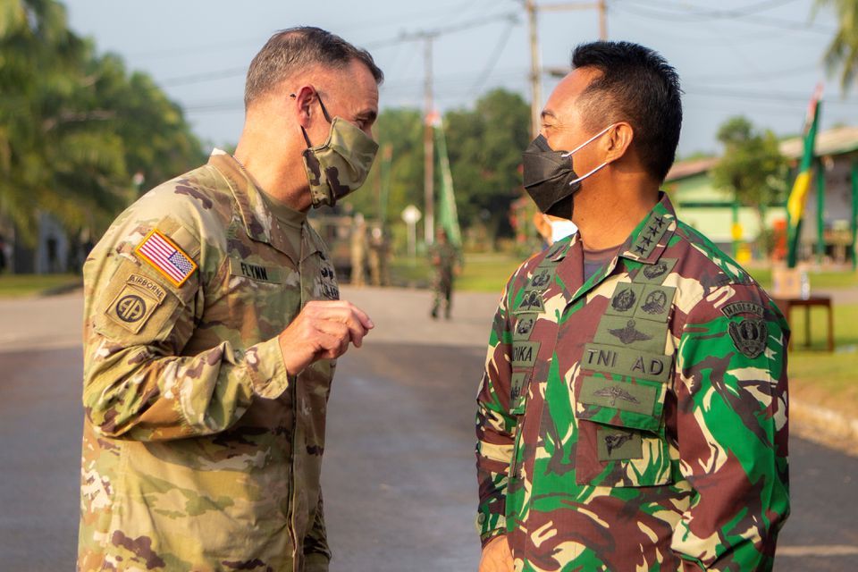 Kepala Staf Angkatan Darat (Kasad) Jenderal TNI Andika Perkasa dan Commanding General the United States Army Pacific (USARPAC) General Charles Flynn.
