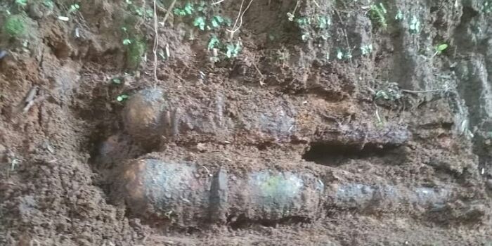  Dua mortir tua ditemukan warga Kampung Sodong, Kecamatan Sodonghilir, Kabupaten Tasikmalaya  saat menggali tanah untuk membangun  rumah, Sabtu 7 Agustus 2021.   