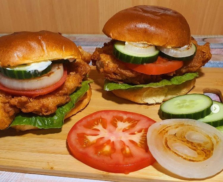Bahan Pembuatan Burger Ayam KFC Mengandung Babi, Benarkah? Ini Faktanya