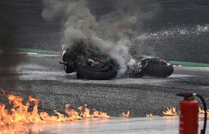 Motor Lorenzo Savadori dan Dani Pedrosa terbakar.