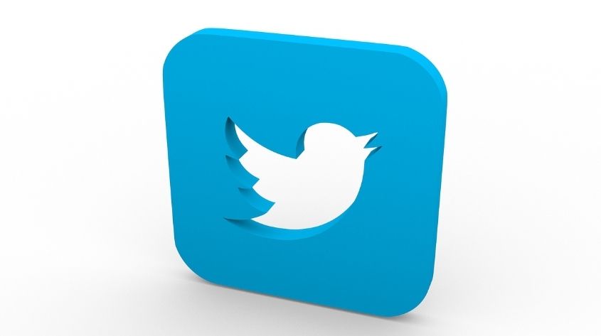 Twitter hentikan sementara program verifikasi akun oengguna setelah kesalahan pemberian tanda centang biru pada akun fake