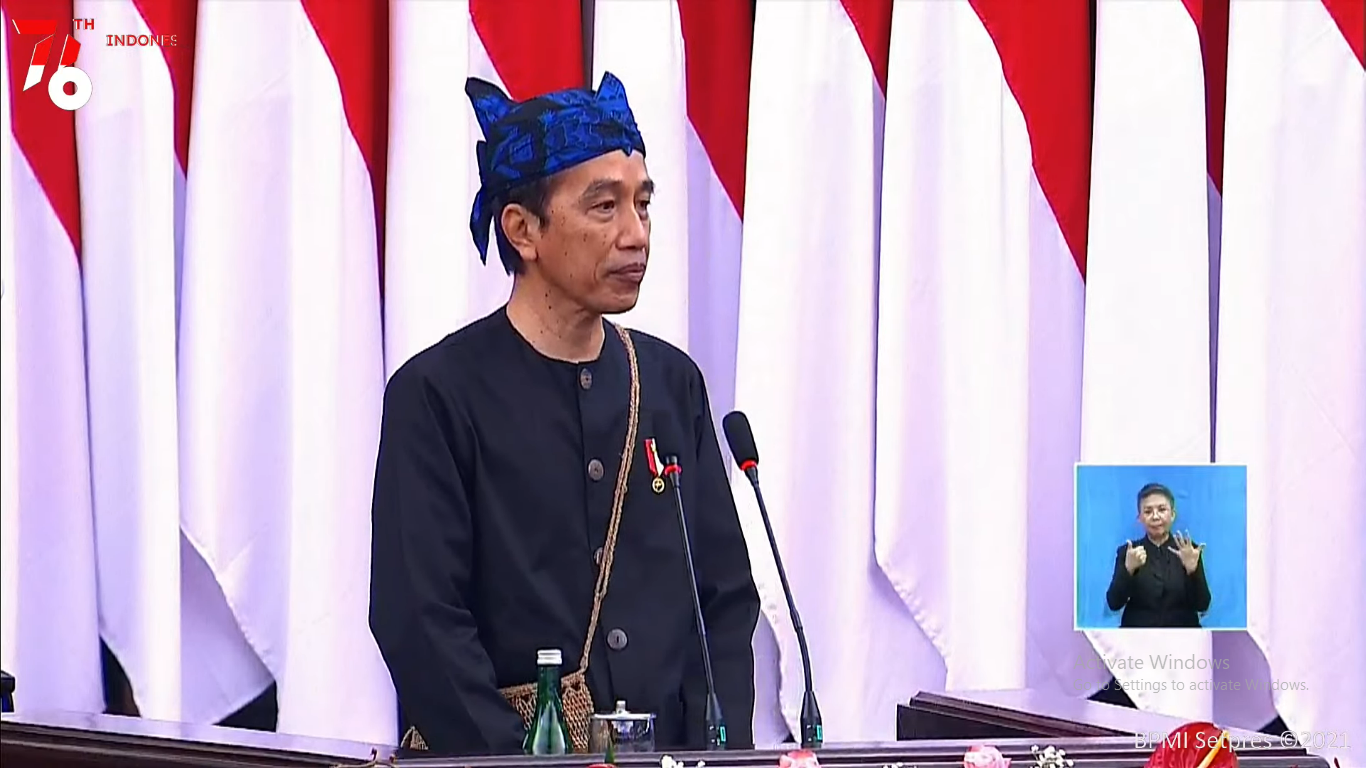 Pakaian yang dipakai Jokowi adalah busana Baduy Luar. Berikut Utara Times meringkas busana pria yang terdapat di masyarakat Baduy.
