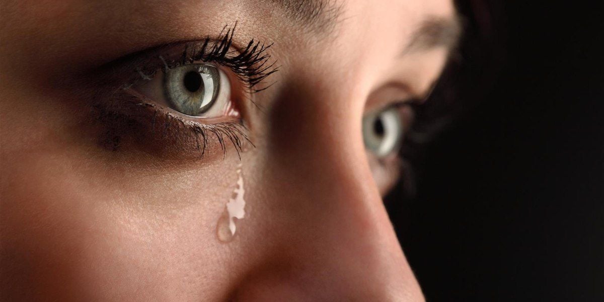 Ilustrasi tangis pilu wanita dirundung kesedihan mendalam