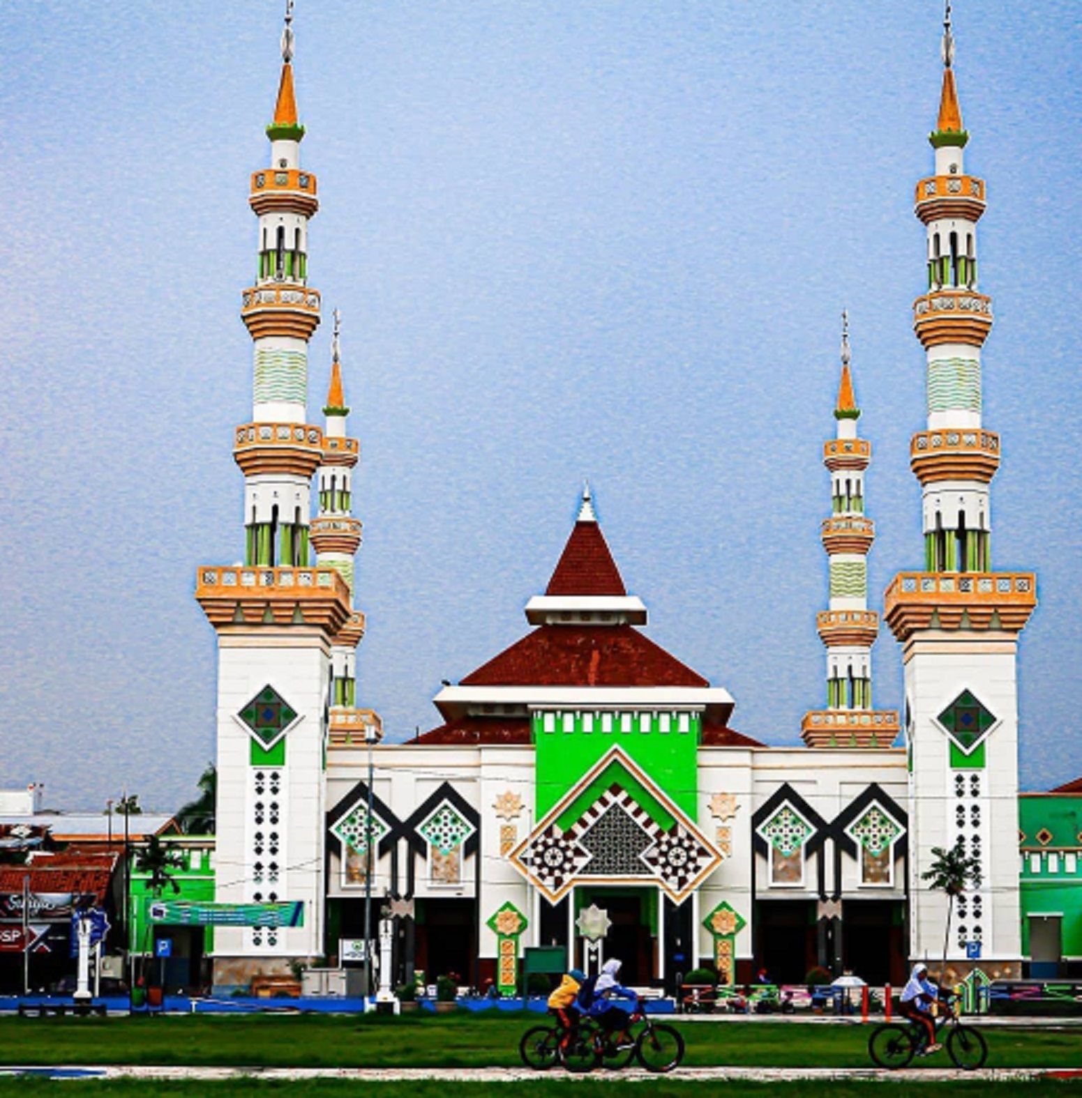 Masjid Agung Kota Tegal.  Terlengkap jadwal Buka Puasa di Kota Tegal, Sholat Lima Waktu, Minggu 2 April 2023 hari ini. Sebagai acuan dalam berbuka puasa saat bedug atau adzan magrib berkumandang.