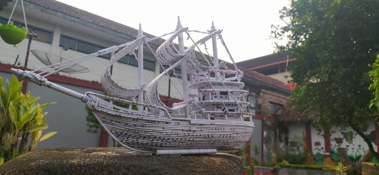 Kapal miniatur hasil karya warga binaan permasyarakatan Rutan Purbalingga.
