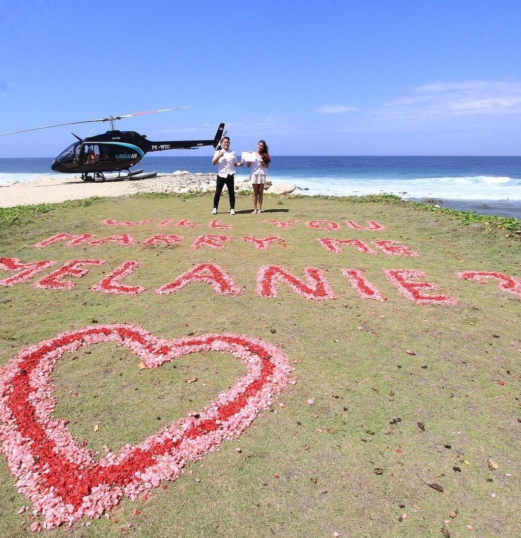 Dua Tahun Pasca Cerai dari Angga Puradiredja, Melanie Putria Dilamar Dokter di Helikopter/Instagram