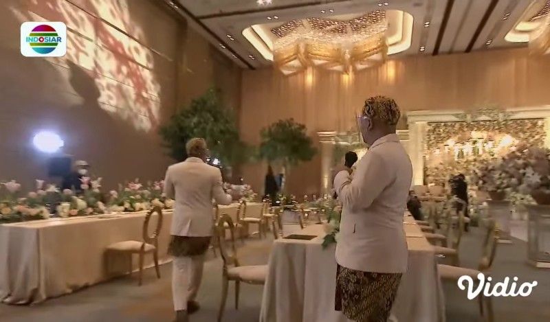 Lima potret dekorasi akad nikah Rizky Billar dan Lesti Kejora di gedung yang ditaksir Rp650 juta. Bak sultan dan bertabur kemewahan.*