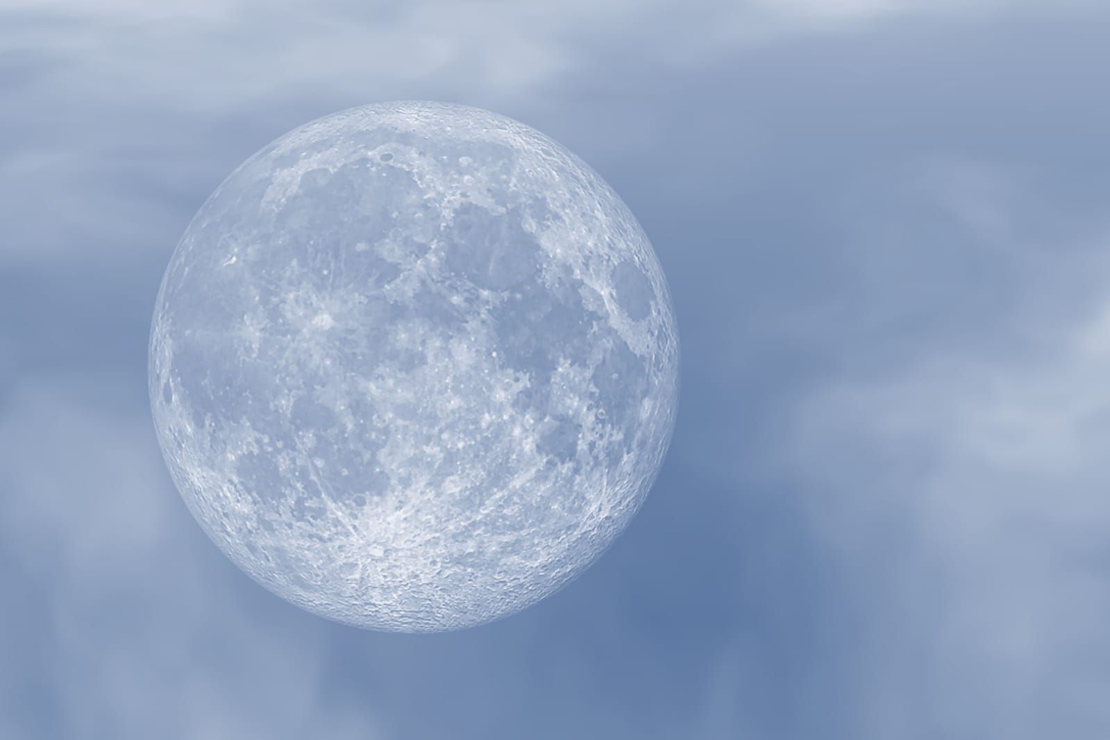 Moon fenomena blue Fenomena Blue