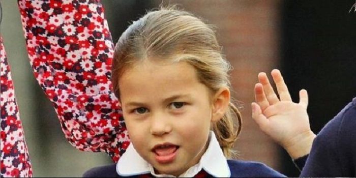 Putri Charlotte menjulurkan lidahnya di depan publik pada tahun 2019 silam.