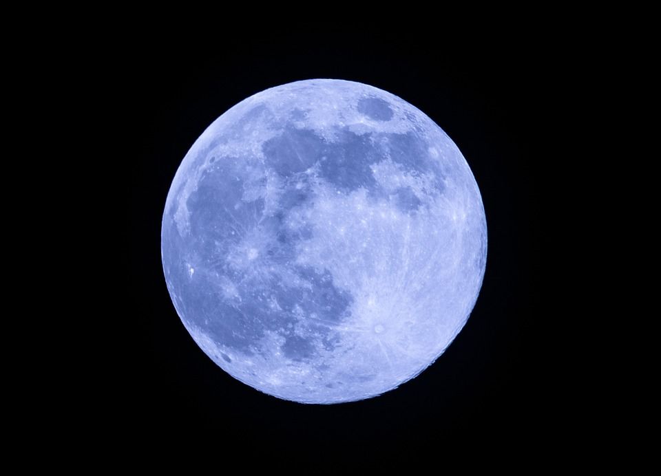 Ilustrasi bulan biru atau blue moon yang akan terjadi Minggu 22 Agustus 2021.