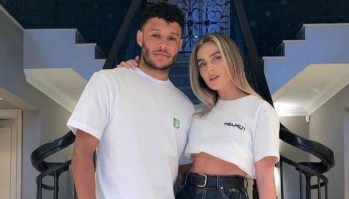 Anggota Little Mix, Perrie Edwards dan bintang sepak bola Liverpool, Alex Oxlade-Chamberlain resmi bertunangan.