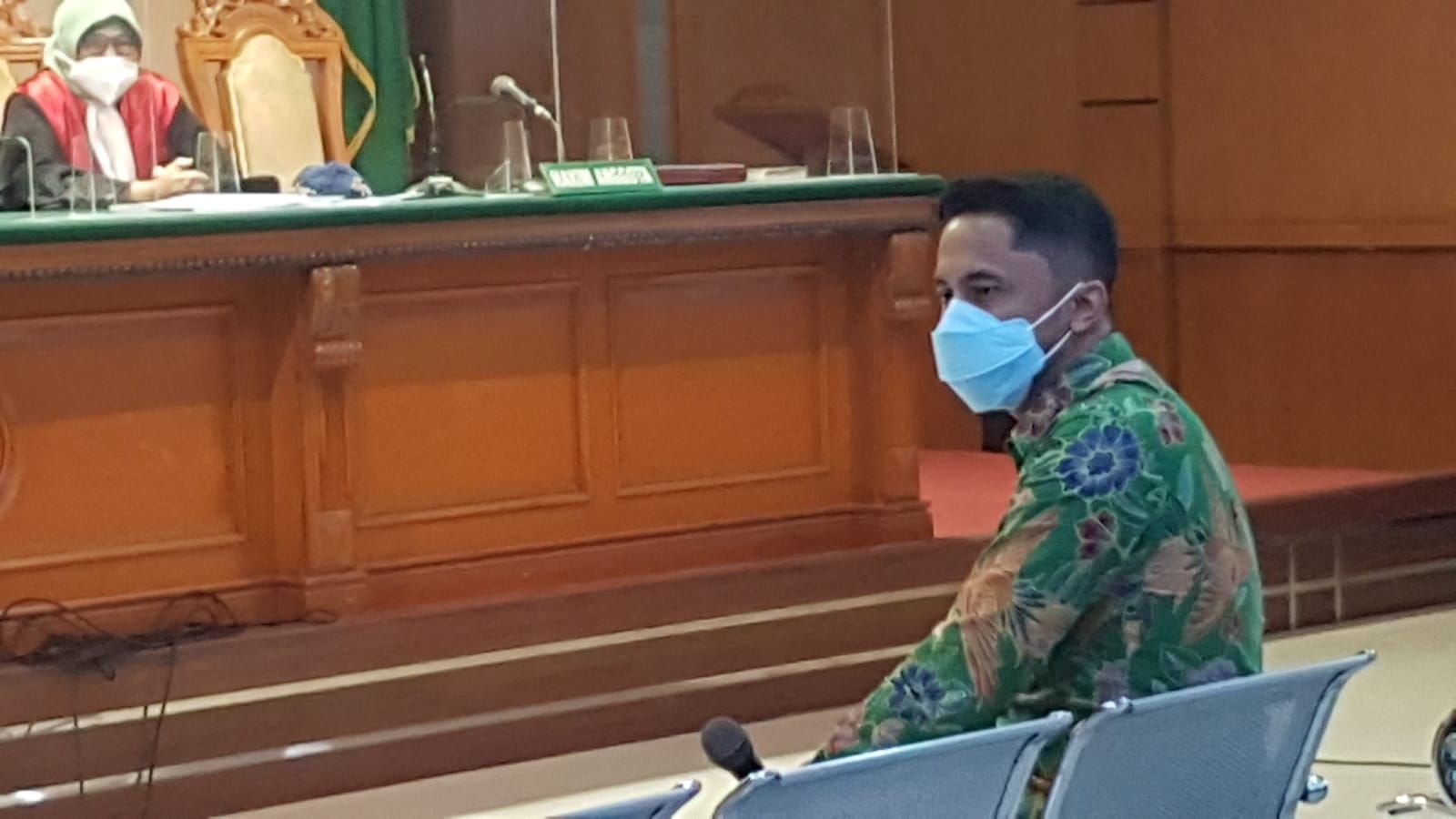 Hengky Kurniwan, Plt Bupati Bandung Barat saat menjadi saksi dipersidangan kasus korupsi Aa Umbara