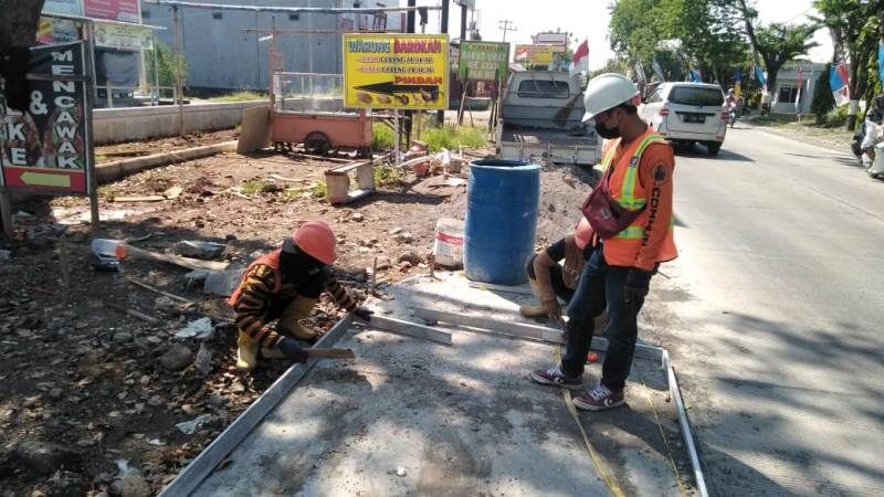 Pembuatan shelter  untuk titik henti Bus Trans Jateng Rute Semarang - Grobogan.