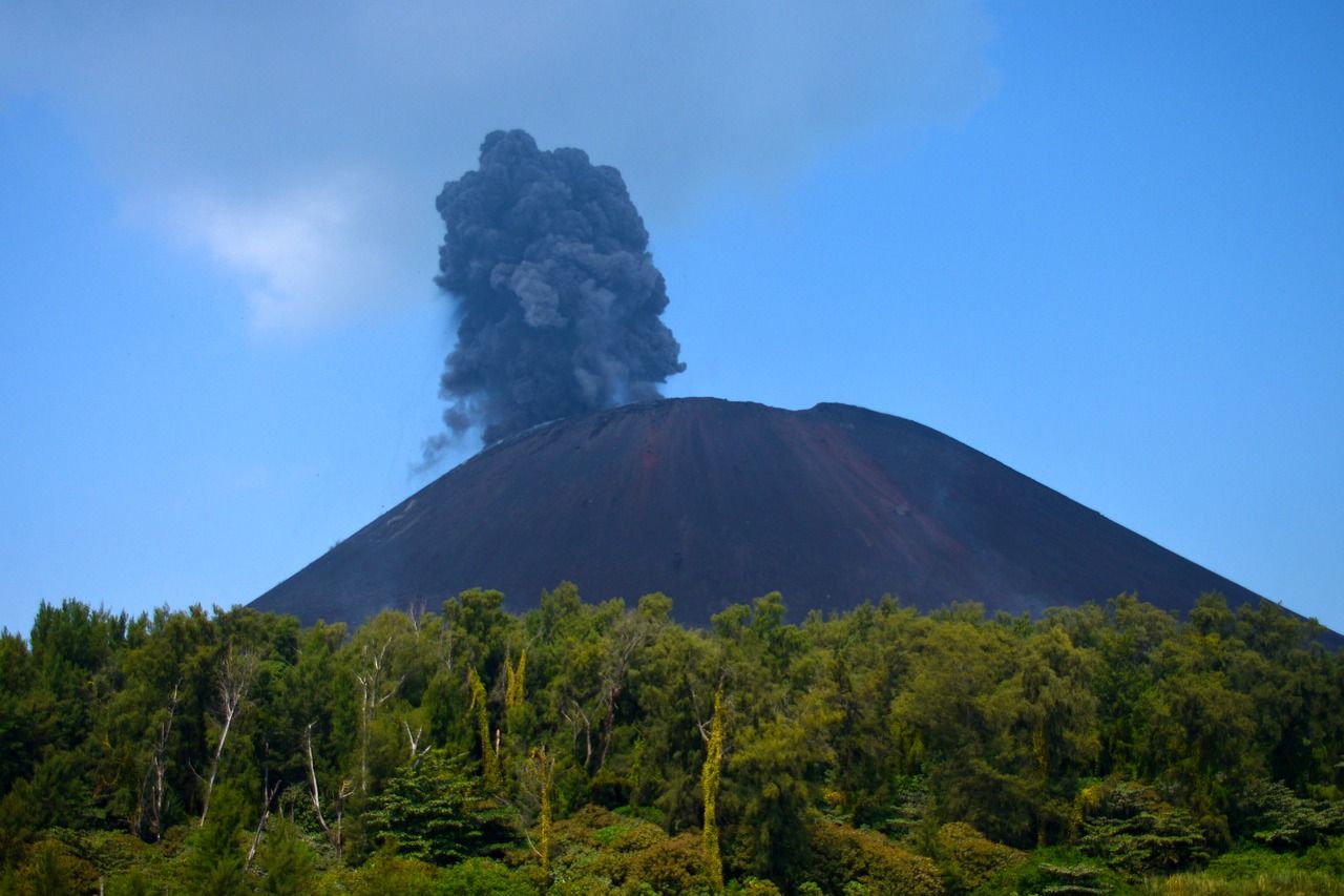 Mengenang Letusan Dahsyat Gunung Krakatau 26 Agustus 1883 Pemisah Jawa ...